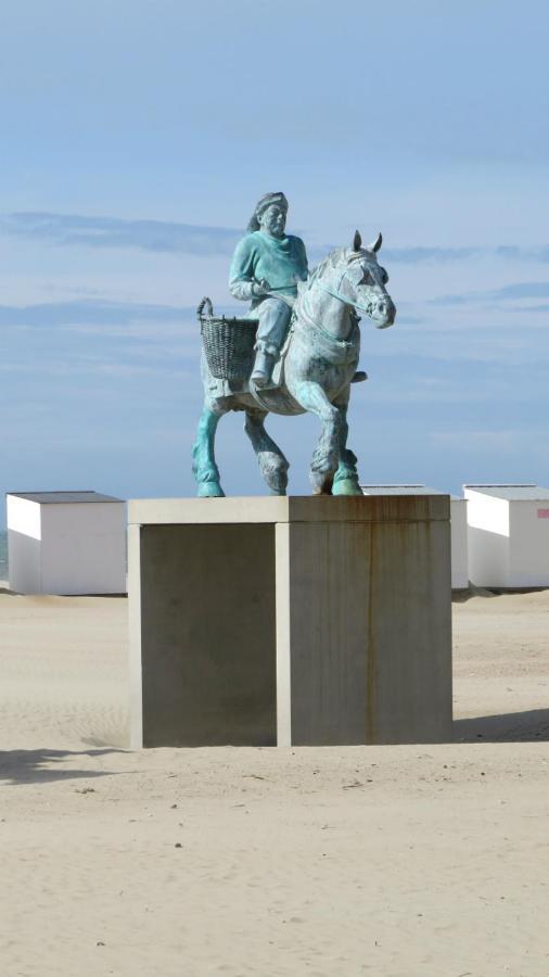 Zeezicht Oostduinkerke - Residentie Golfslag Appartement Buitenkant foto